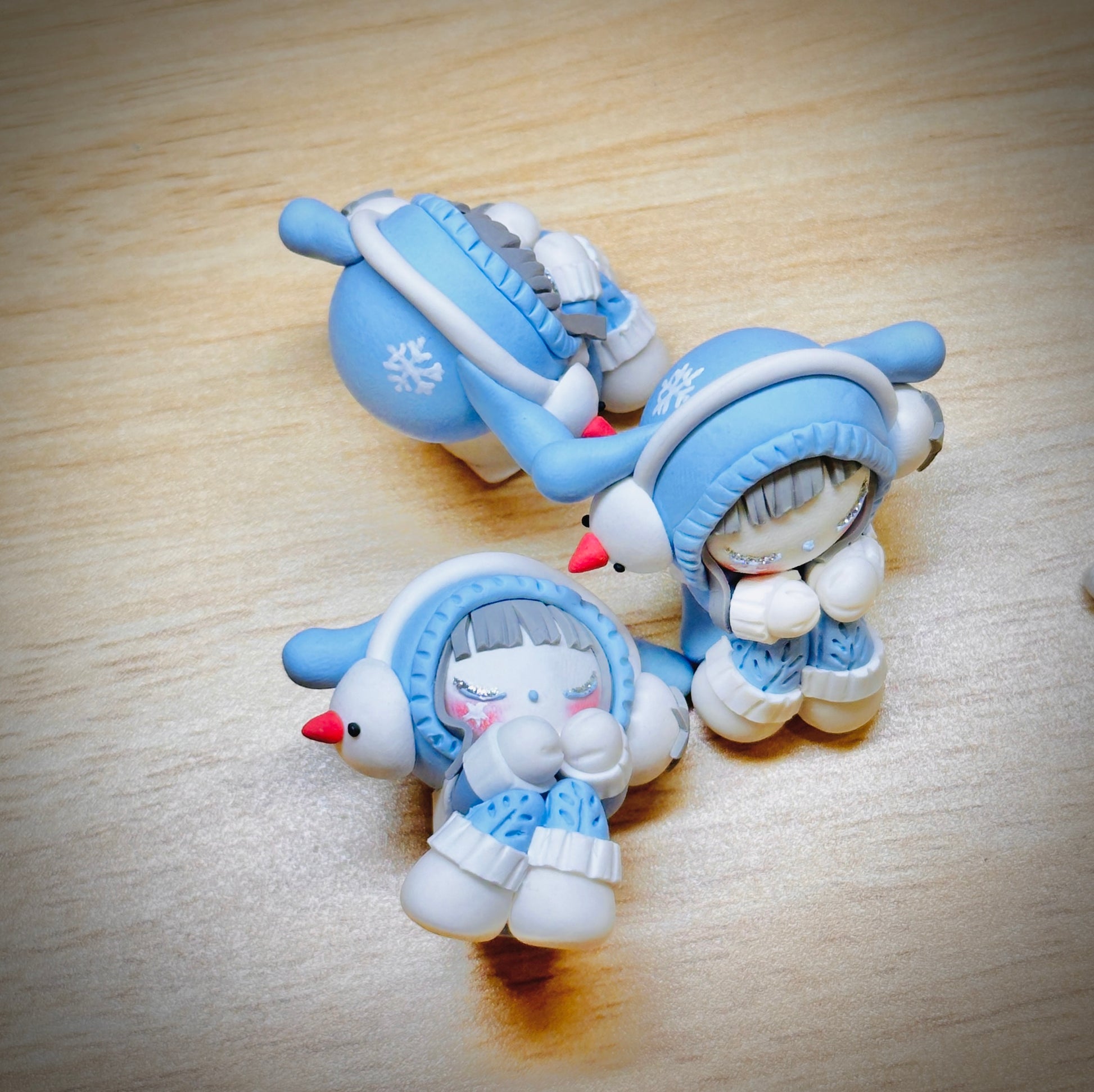 *Before holding her snowball, and before apply the resin coating